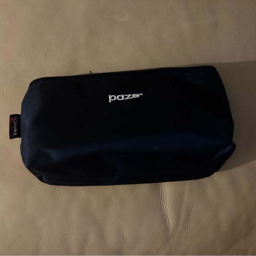 Capitals Hockey Logo Navy Men's Travel Pouch